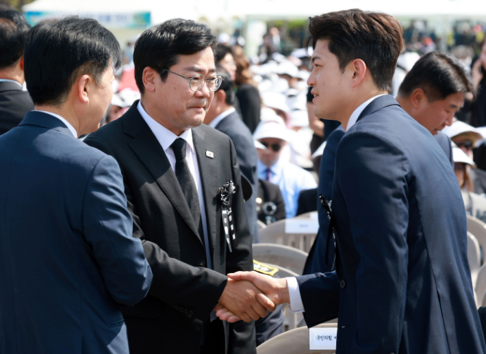 여야, 현충일에 "순국선열과 호국영령 추모"…강조점은 달라