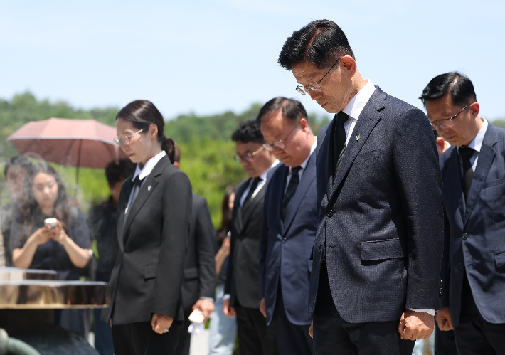 김문수, 김용태와 현충원 참배…'당권 도전설' 모락모락