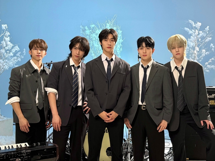 엔플라잉은 지난 2일 오후 서울 강남구 FNC엔터테인먼트 사옥에서 정규 2집 발매 라운드 인터뷰를 열었다. 엔플라잉 공식 트위터