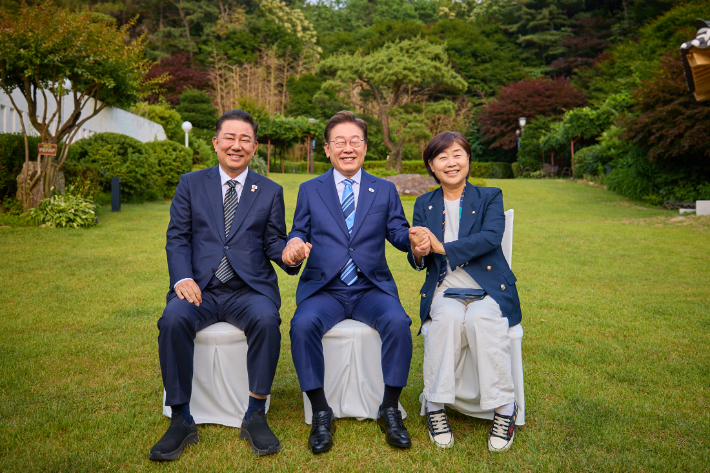 관저서 李대통령-與 만찬…"원팀정신으로 진짜 대한민국"
