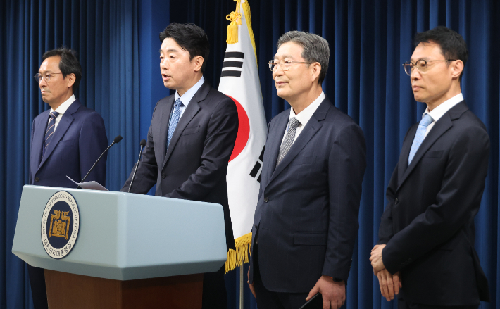 적절성 논란에도 민정수석에 오광수…우상호 정무·이규연 홍보