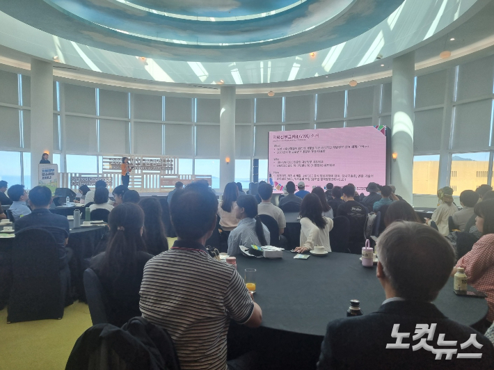 2025년 세계 환경의 날 기념행사가 제주와 서울에서 개최 중인 가운데 5일 오전 제주ICC(국제컨벤션센터) 오션뷰 홀에서 '지방정부 탄소중립 세미나'가 개최되고 있다. 서귀포=최서윤 기자   