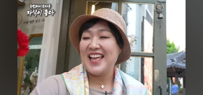 '대치맘' 이수지 목걸이, '반클리프 아펠' 잠실에 꽃피우다