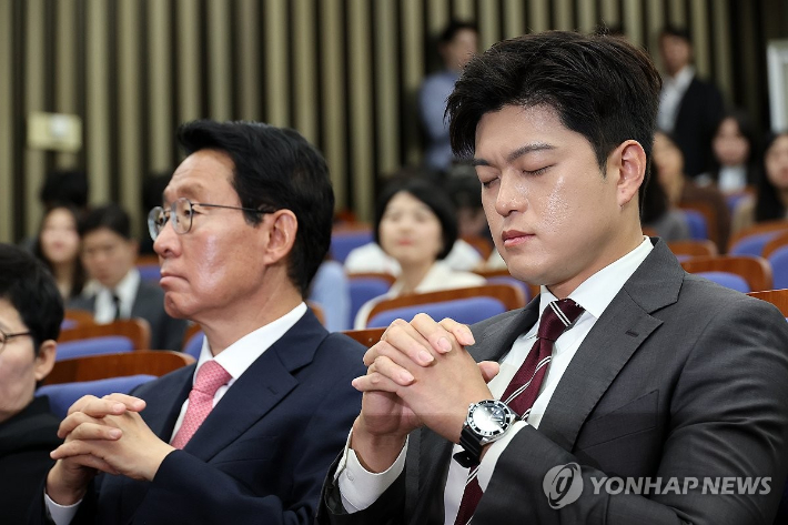 (서울=연합뉴스) 박동주 기자 = 국민의힘 김용태 비상대책위원장이 5일 서울 여의도 국회에서 열린 의원총회에서 생각에 잠겨 있다. 2025.6.5 pdj6635@yna.co.kr 연합뉴스