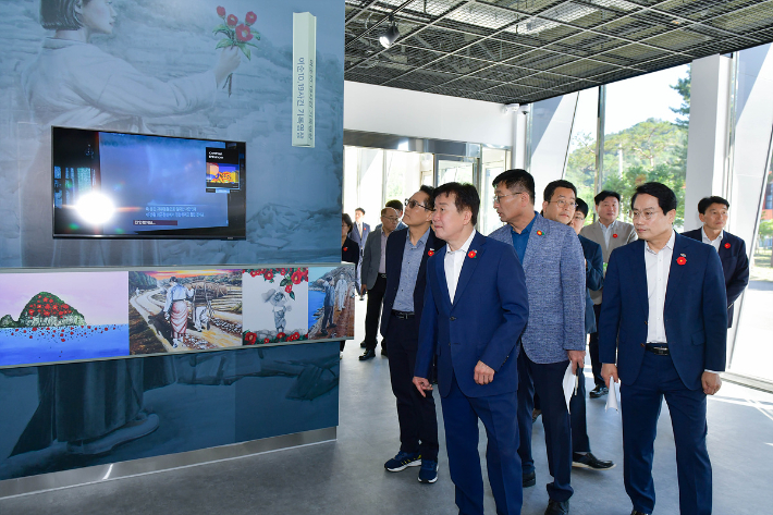정기명 전남 여수시장은 지난 5일 마무리 공사가 진행 중인 '여순10·19사건 홍보관' 현장을 찾아 개관 준비사항을 점검했다. 여수시 제공
