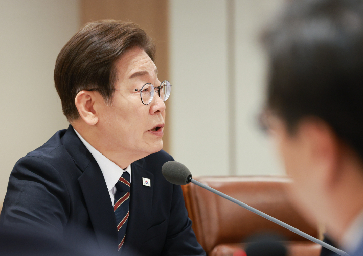 李 "라면 한 개 2천원 진짜냐"…물가대책 지시