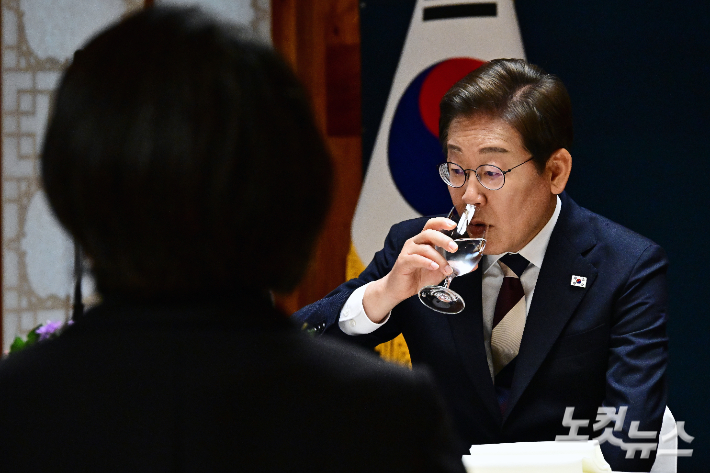 李대통령 공직선거법 파기환송심 연기…"헌법 84조에 따른 조치"