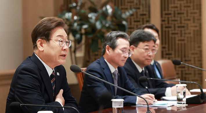  이재명 대통령이 9일 서울 용산 대통령실 청사에서 열린 비상경제점검 2차 태스크포스(TF)회의에서 발언하고 있다. 대통령실통신사진기자단