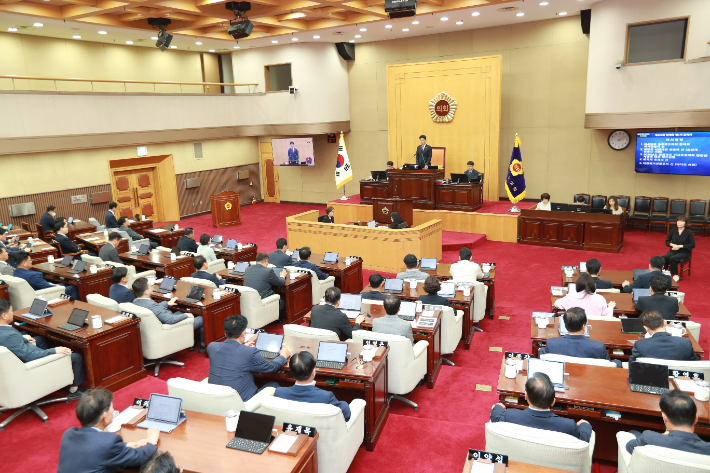 충북도의회, 426회 정례회 개회…'K-뷰티아카데미 조례안' 등 심의