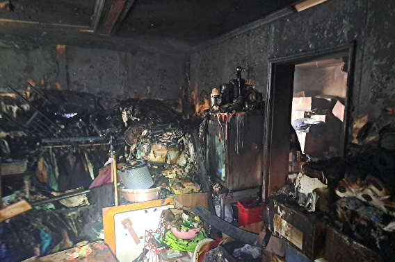 9일 낮 12시 54분쯤 강원 춘천시 교동의 한 단독주택에서 불이 나 30여분 만에 꺼졌다. 강원소방본부 제공.