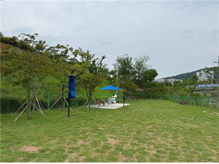 이순신공원 반려견 놀이터. 여수시 제공