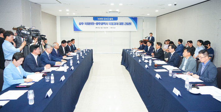 광주광역시는 10일 오후 서울 여의도 국회 본관에서 광주지역 국회의원들과 함께 '새 정부 국정과제 대응 및 지역 주요현안 논의를 위한 간담회'를 개최했다. 광주시 제공