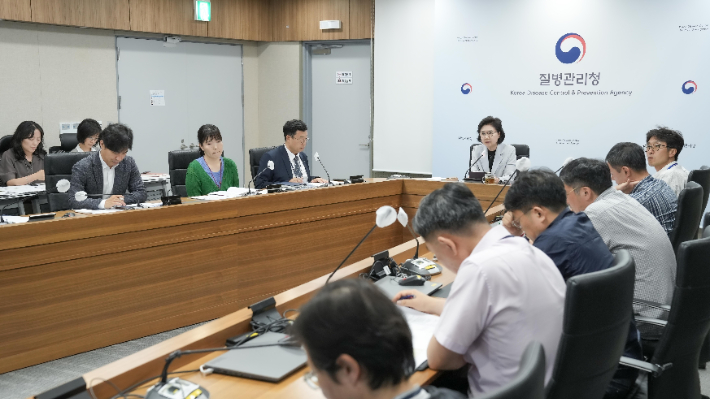 "이달 하순쯤 국내 코로나19 발생 증가할 듯…접종 서둘러야"