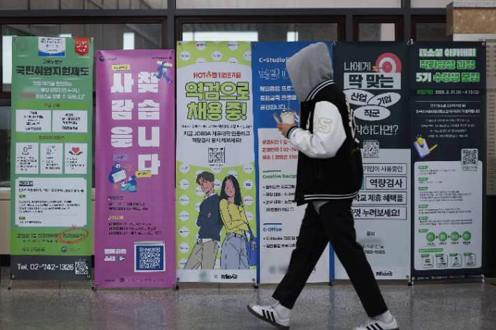 5월 취업자 24.5만 명 늘어…13개월 만에 최대치