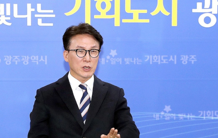 김민석 총리 후보자가 지난 2024년 11월 26일 당시 민주당 최고위원 자격으로 광주시청을 직접 찾아 지방 부활을 강조하면서 군공항 이전 등 지역 현안에 대한 자신의 견해를 이야기 하고 있다. 연합뉴스