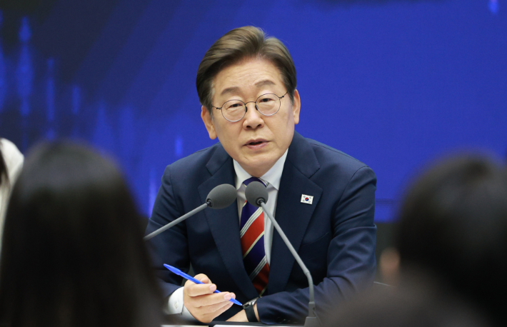 李대통령 "중간배당 받아 생활비"…분리과세 추진 의사