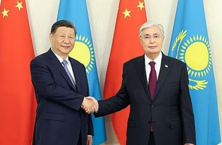 토카예프 카자흐스탄 대통령을 만난 시진핑 주석. 연합뉴스