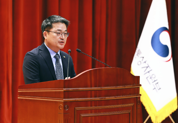 11일 정부세종청사 대강당에서 안덕근 장관을 비롯한 전직원들이 참석한 가운데 문신학 산업통상자원부 1차관 취임식을 가졌다. 산업부 제공 