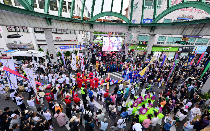 2024년 태화강 마두희 축제의 하이라이트인 큰줄당기기. 중구청 제공