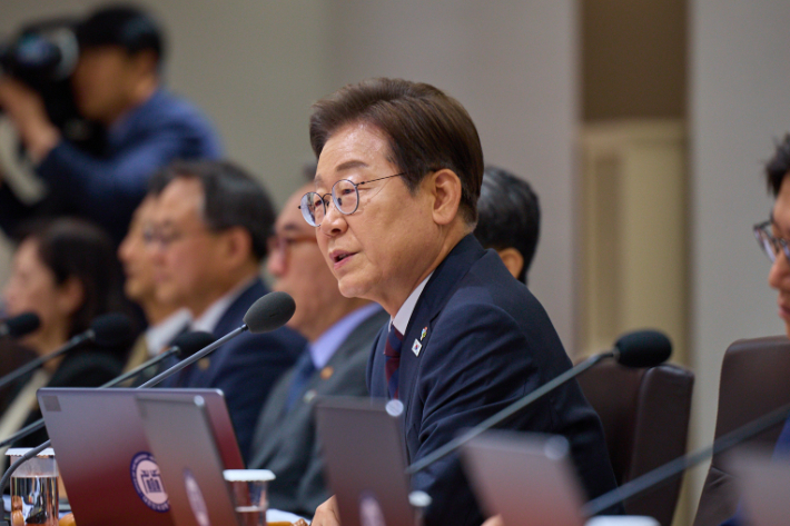 軍 대북확성기 중지…李 "신뢰회복 물꼬 트기 위한 조치"