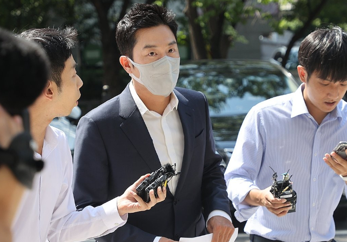 '코인 상장 뒷돈' 성유리 남편 안성현, 보증금 5천만원 석방