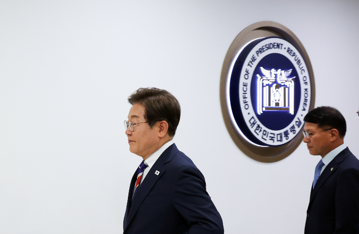 대통령실 직원 과로 입원에 李대통령 "무거운 책임감"