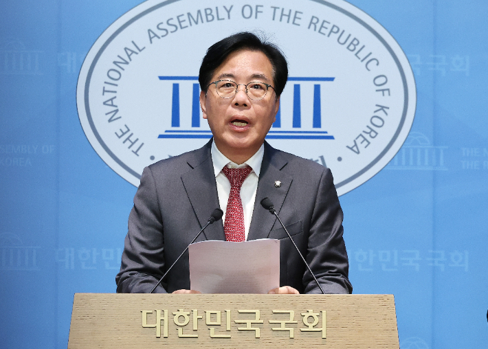 송언석, 국힘 원내대표 출마 선언…"계파 벗어나야 미래있어"