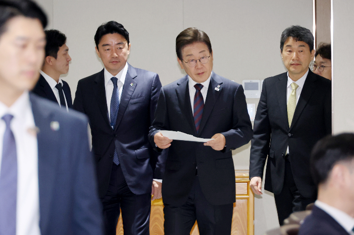국무회의 입장하는 이재명 대통령. 연합뉴스