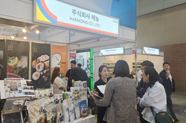 전라남도는 오는 13일까지 4일간 경기 고양시 킨텍스에서 열리는 '2025 서울국제식품산업대전(SEOUL FOOD 2025)'에 유망 식품 수출기업 4개 사와 함께 참가해 수출 확대 및 해외 투자유치를 타진한다고 밝혔다. 전남도 제공