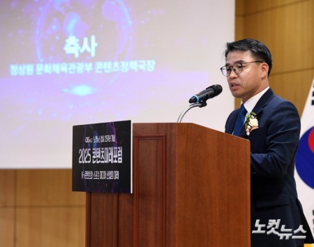 축사하는 정상원 국장