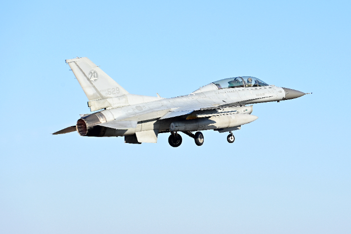 KF-16 알래스카 사고는 활주로 대신 유도로 진입 탓