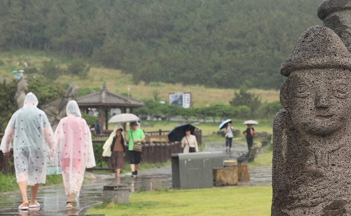 중부내륙 무더위…'제주 이른 장마' 확대 전망