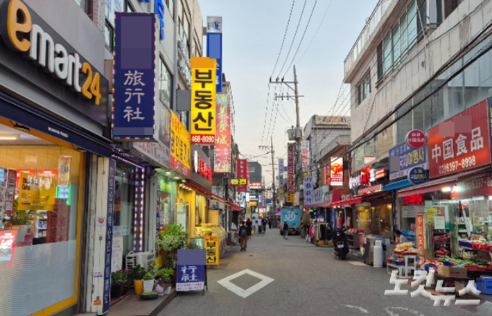 "화교 빼박" "짱X"…계엄 뒤 분출되는 '혐중'에 민주주의 후퇴 경보