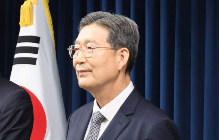 '부동산 차명' 오광수 민정수석 사의