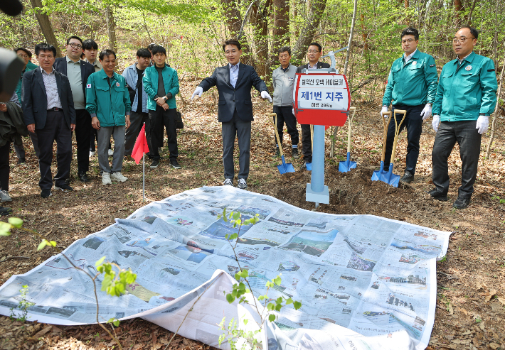 오색케이블카 건설 현장 점검에 나선 김진태 강원도지사. 강원도 제공