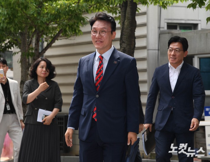 출근하는 김민석 국무총리 후보자