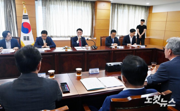 총리후보자, 식품·외식업계와 만나 물가 대응책 논의