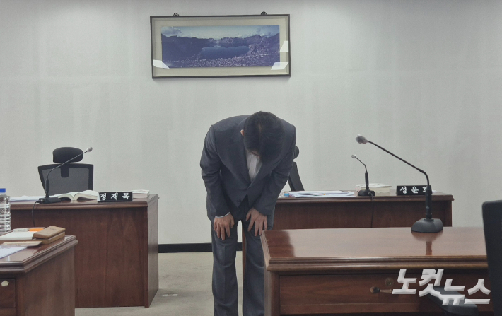  9일 오전 11시 20분쯤 대구 남구의회 소회의실에서 정재목 남구의회 부의장이 '음주운전 방조 의혹'에 대해 사과했다. 곽재화 기자