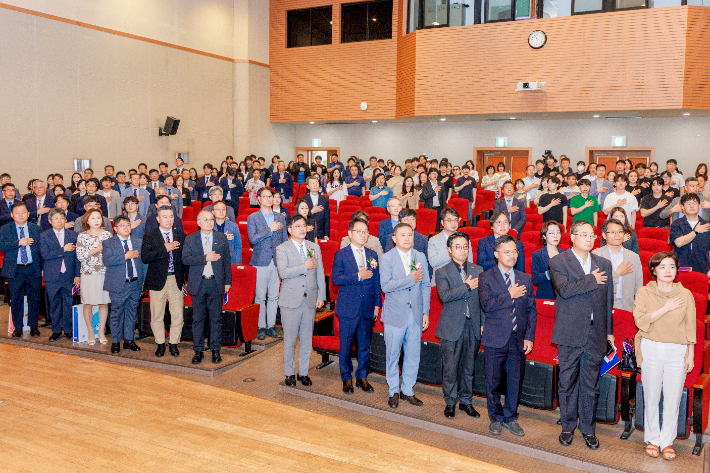 강원대학교 개교 78주년 기념식이 13일 오전 춘천캠퍼스 실사구시관에서 개최됐다. 강원대 제공