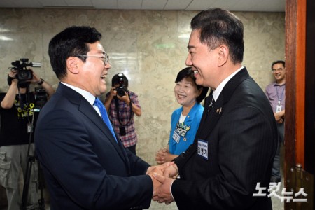 인사하는 박찬대-서영교-김병기