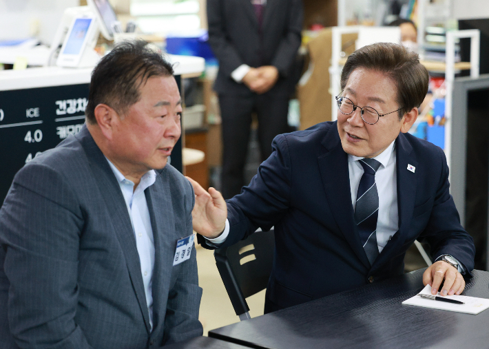 '방송 멈춘' 접경지 찾은 李대통령 "너무 고생 많으셨다"