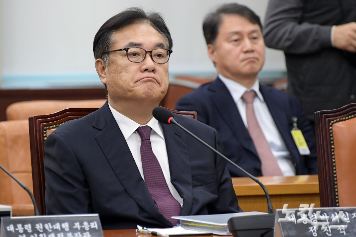 정진석 대통령비서실장이 6일 서울 여의도 국회에서 열린 윤석열 정부의 비상계엄 선포를 통한 내란 혐의 진상규명 국정조사 특별위원회 3차 청문회에 출석해 있다. 윤창원 기자