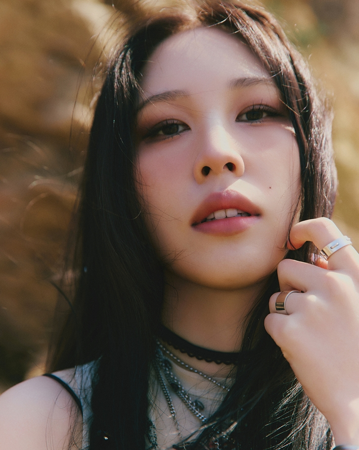 권진아는 '운이 좋았지'가 수록된 정규 2집 '나의 모양' 이후 약 6년 만에 새 정규앨범을 냈다. 어나더 제공