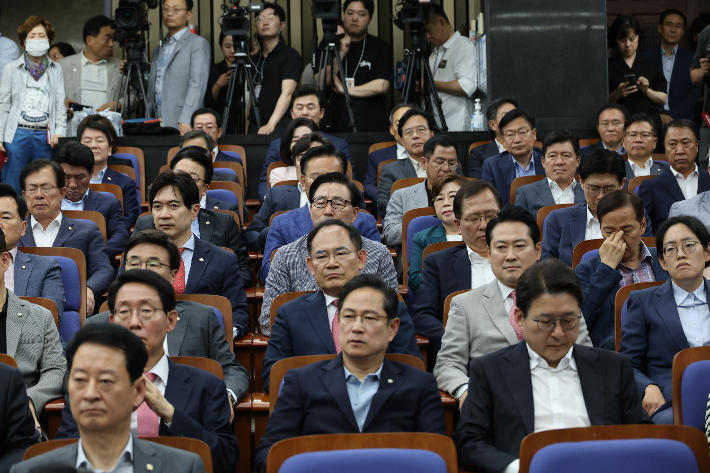 [속보]PK 4선 이헌승, 국힘 원내대표 출마…김성원·송언석과 3파전