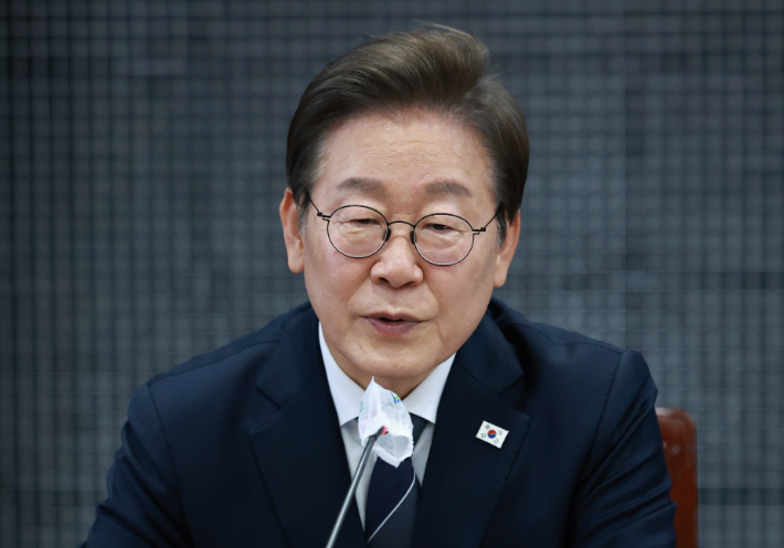 李대통령 "한반도 '리스크'→'프리미엄'…남북채널 신속 복구"