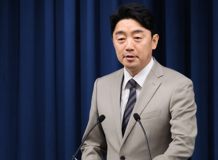 강훈식 대통령비서실장이 15일 서울 용산 대통령실에서 인선 발표를 하고 있다. 연합뉴스