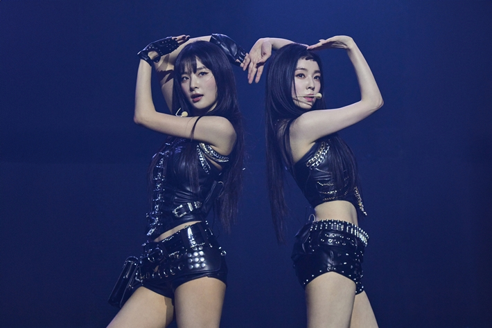 2020년 데뷔한 레드벨벳-아이린&슬기는 그해 첫 번째 미니앨범 '몬스터'를, 올해 5월 두 번째 미니앨범 '틸트'를 발매했다. SM엔터테인먼트 제공