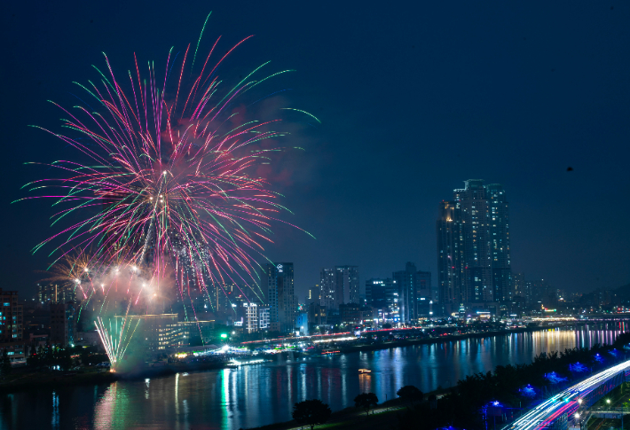 태화강마두희축제 폐막식은 6월 15일 오후 8시 태화강체육공원 주 무대에서 열렸다. 화려한 불꽃놀이가 축제의 대미를 장식했다. 중구청 제공
