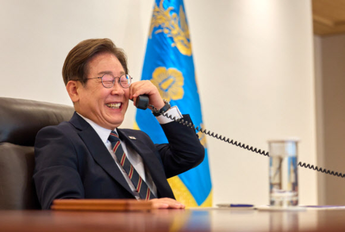 李대통령 G7 참석에 "개인 홍보장 우려" vs "민주주의 회복 보여줄 것"[오목조목]