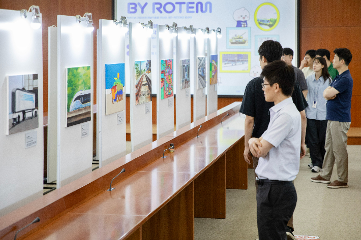 중증장애인 미술작가 전시회. 현대로템 제공 